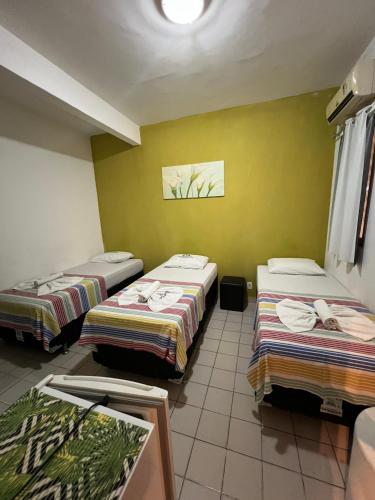 3 twin beds