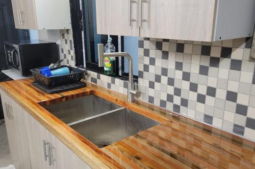 A Modern Escape"Style, Comfort, and Convenience 3 bedroom in Maraval