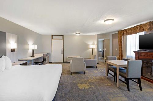 Best Western Plus Weston Inn - image 11