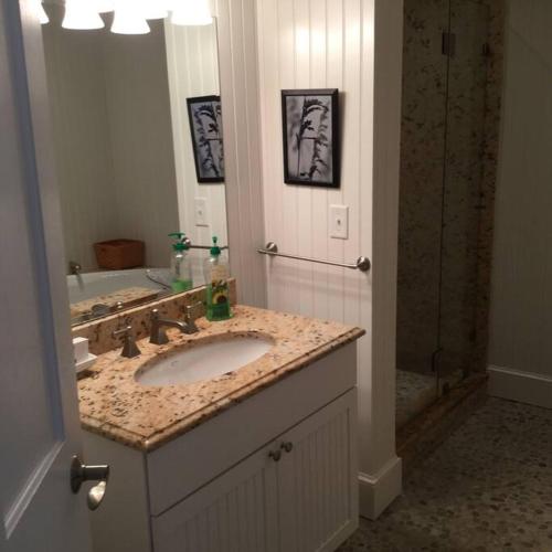 Ocean view Condo Downtown Watch Hill, RI with porch in Westerly, USA