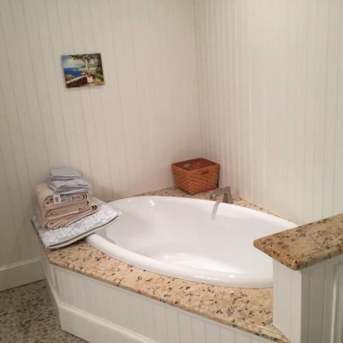 Ocean view Condo Downtown Watch Hill, RI with porch in Westerly, USA