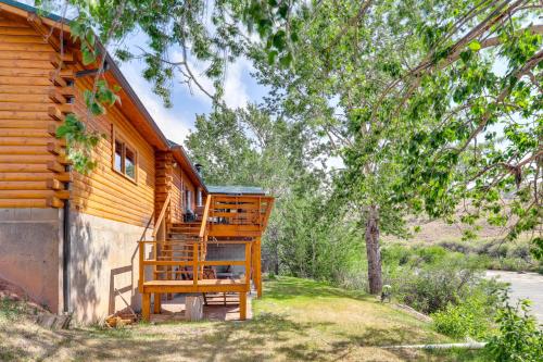 Dubois Riverfront Lodge with On-Site Fishing and Views in Dubois (WY)