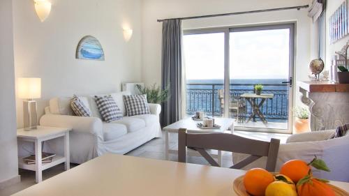 Mani Apartments Room Type - Deluxe Suite with Sea View