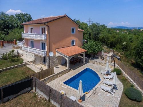 Villa Fortuna Für Bis Zu 9 Personen Und Mit Beheiztem Aussenpool (Villa Fortuna Fur Bis Zu 9 Personen Und Mit Beheiztem Aussenpool) in Vinez
