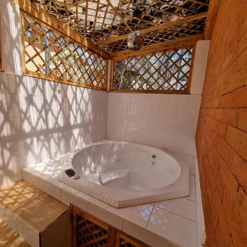 Karstais baseins, ASGARD RESORT GUATEMALA in San Lucas Sacatepéquez
