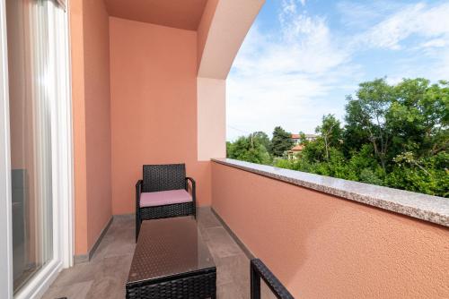Three-Bedroom Apartment with Terrace image 6