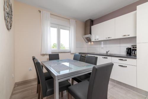 Three-Bedroom Apartment with Terrace image 9