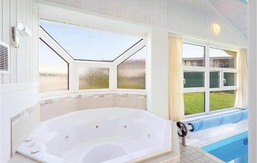 Peldbaseins, Strandblick 11 in Brodersby