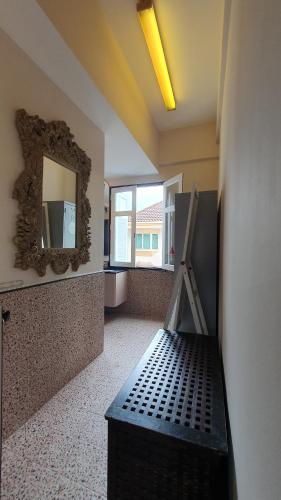 Shower, Betel Box Backpackers Hostel near Guan Hoe Soon