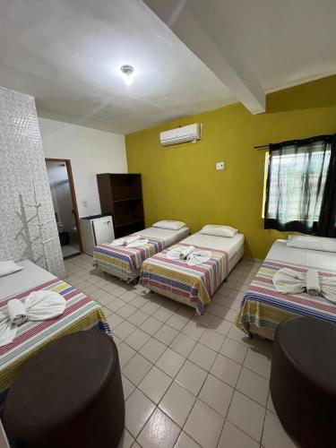 4 twin beds