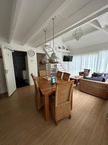 Ferienhaus in Stavenisse mit Garten, Grill und Terrasse in Stavenisse