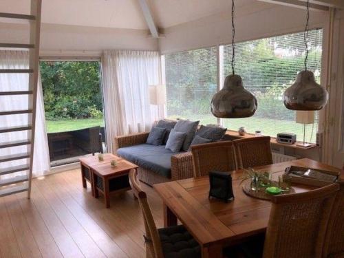 Ferienhaus in Stavenisse mit Garten, Grill und Terrasse in Stavenisse