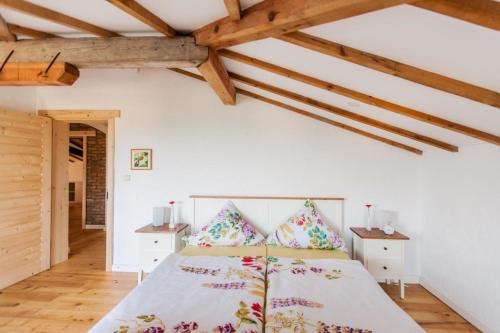 Ferienhaus auf zwei Etagen, mit Garten und überdachtem Grillplatz