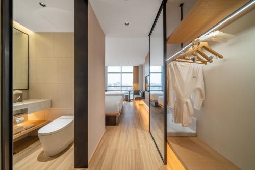 room detail thumbnail 2