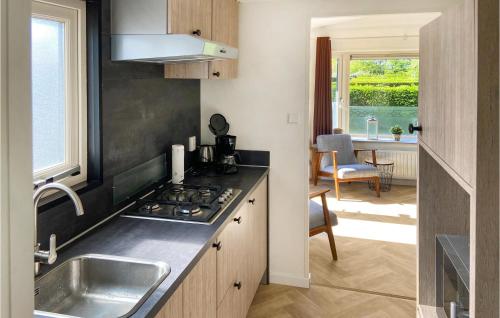  Gorgeous Home In Heinkenszand With Wifi, 4444 SR heinkenszand