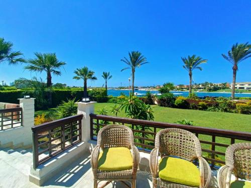 فيلا اول صف بحيره صخريه مارينا 5