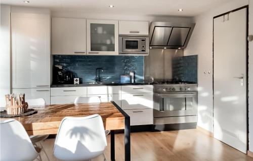 Kitchen, 3 Bedroom Gorgeous Home In Stavenisse in Tholen