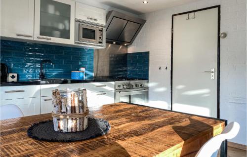 Kitchen, 3 Bedroom Gorgeous Home In Stavenisse in Tholen
