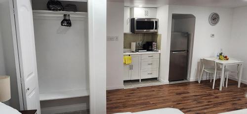 Room in Halifax - Studio Suite, Halifax (foto 7)