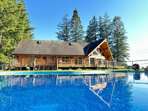 Opulent Oaks Chalet in Agassiz, Kanada