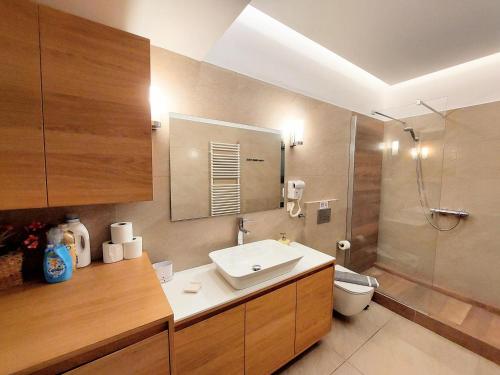 Elegant apartment in Acropolis - image 9