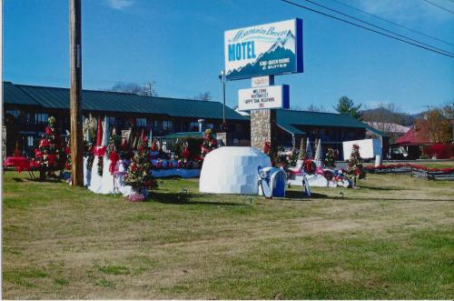 Mountain Breeze Motel in Pigeon Forge, USA