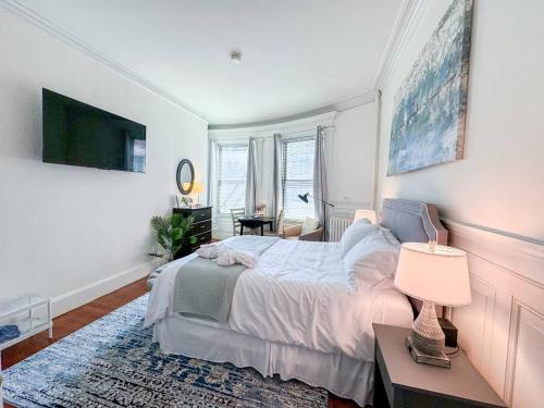 Pvt Room, St Marys, Fenway, Longwood, Green Line in 布魯克林