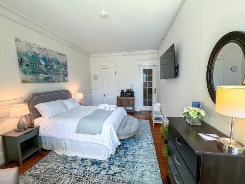 Pvt Room, St Marys, Fenway, Longwood, Green Line in 布魯克林