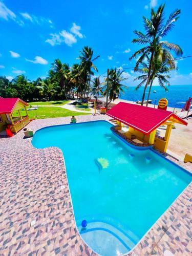 Bể bơi, Tropical Paradise Express in Caye Caulker