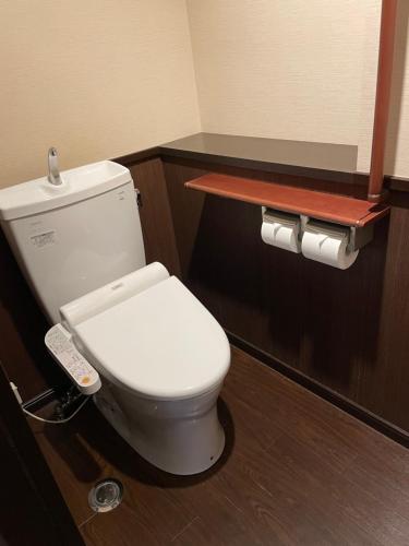 Japanese-Style Room with Restroom image 10