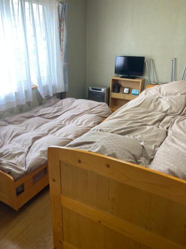 2 twin beds