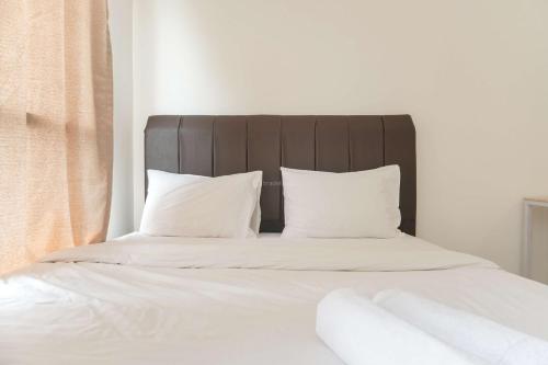 Furnished and Cozy Studio Sky House Alam Sutera Apartment By Travelio, Tangerang