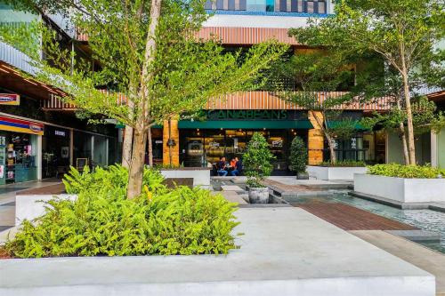Compact and Homey Studio at Brooklyn Alam Sutera Apartment By Travelio - image 3