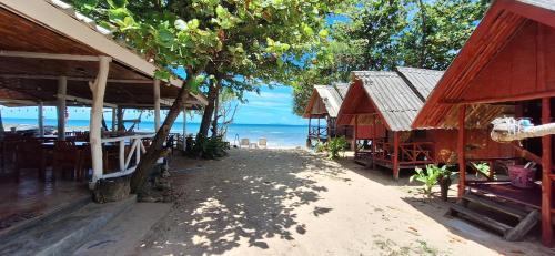 Bungalow - Beach Front image 2