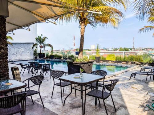 Cozy Studio The Square Surabaya Apartment By Travelio