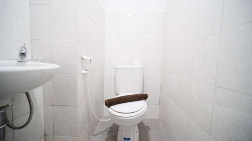 Homey 2BR Apartment at Suncity Residence By Travelio - image 2