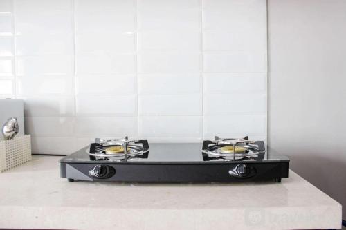 Modern & Gorgeous 2BR Apartment at Newton Residence By Travelio - image 4