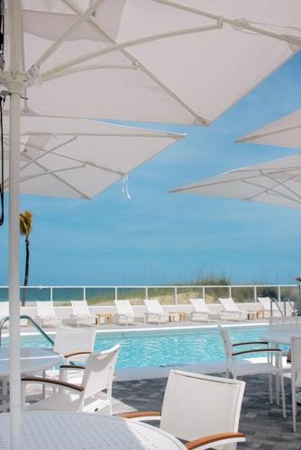 Tides Inn Hotel Ideally located in the Lauderdale By The Sea area, Tides Inn Hotel promises a relaxing and wonderful visit. The property offers a high standard of service and amenities to suit the individual needs of