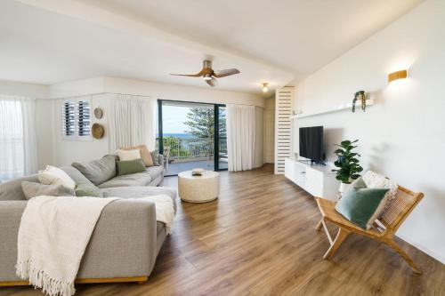 Tranquil Tides Retreat - Coastal Waterfront Escape