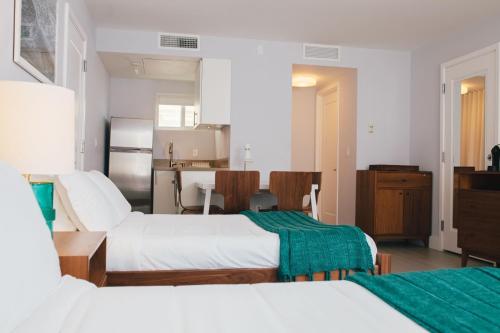 Tides Inn Hotel Ideally located in the Lauderdale By The Sea area, Tides Inn Hotel promises a relaxing and wonderful visit. The property offers a high standard of service and amenities to suit the individual needs of