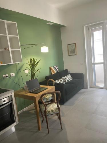 Milano City centre PORTA ROMANA SUITE with FREE PARKING GARAGE - newly COZY 2 bedrooms apartment with 2 bathrooms living room fully equipped kitchen and washing machine Smart tv - SUBWAY METRO 3 stops to Duomo, Milán (fotografie 2)