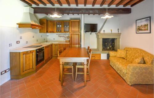 Konyha, Gorgeous Home In Arezzo in Palazzo del Pero