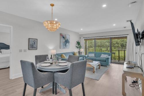 Golf and Tennis Community-Course Views-Corner Unit in Wesley Chapel, USA