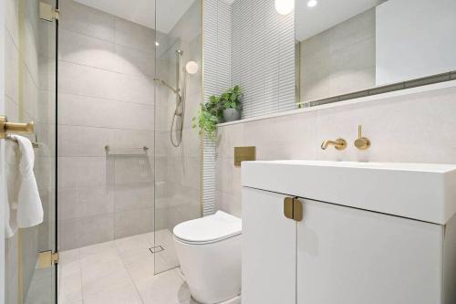 Light & lofty Uninterrupted 180 degree View 2B2B1C