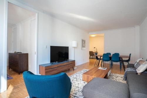 Midtown East 2BR w Doorman Gym nr Bloomingdales NYC-1352 in New York, USA
