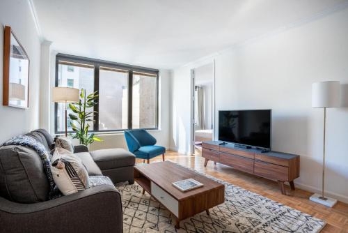Midtown East 2BR w Doorman Gym nr Bloomingdales NYC-1352 in New York, USA