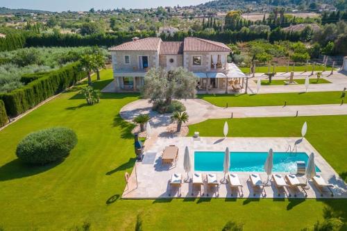 Luxuriöses Landhaus mit Whirlpool im Freien und Pool, ideal für Veranstaltungen