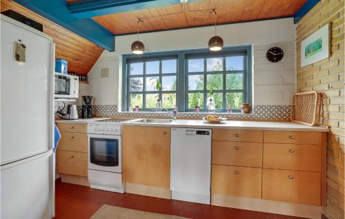 Kitchen, Gorgeous Home In Haderslev With Wifi in Aro
