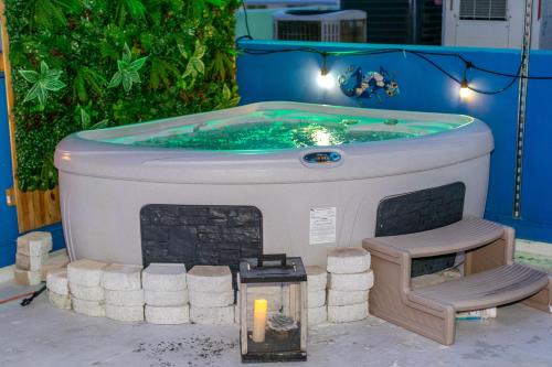 2Bedroom 2Bath with Private Rooftop&Jacuzzi1block from beach - image 14