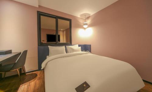 Hotel French code Myeongji - Фото 1
